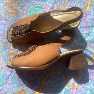 Vintage heeled brown sandals